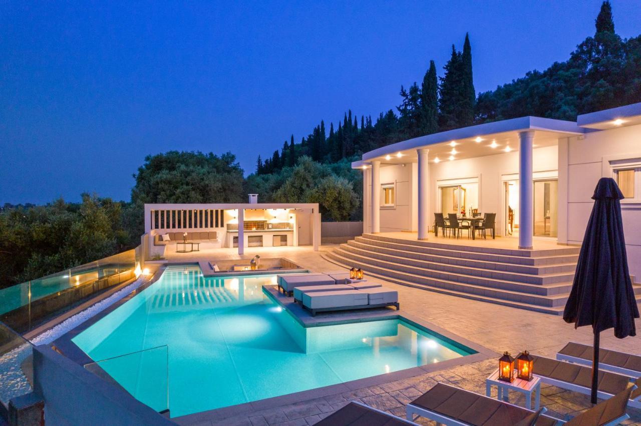 Villa Moonstone Mouzákion Екстериор снимка