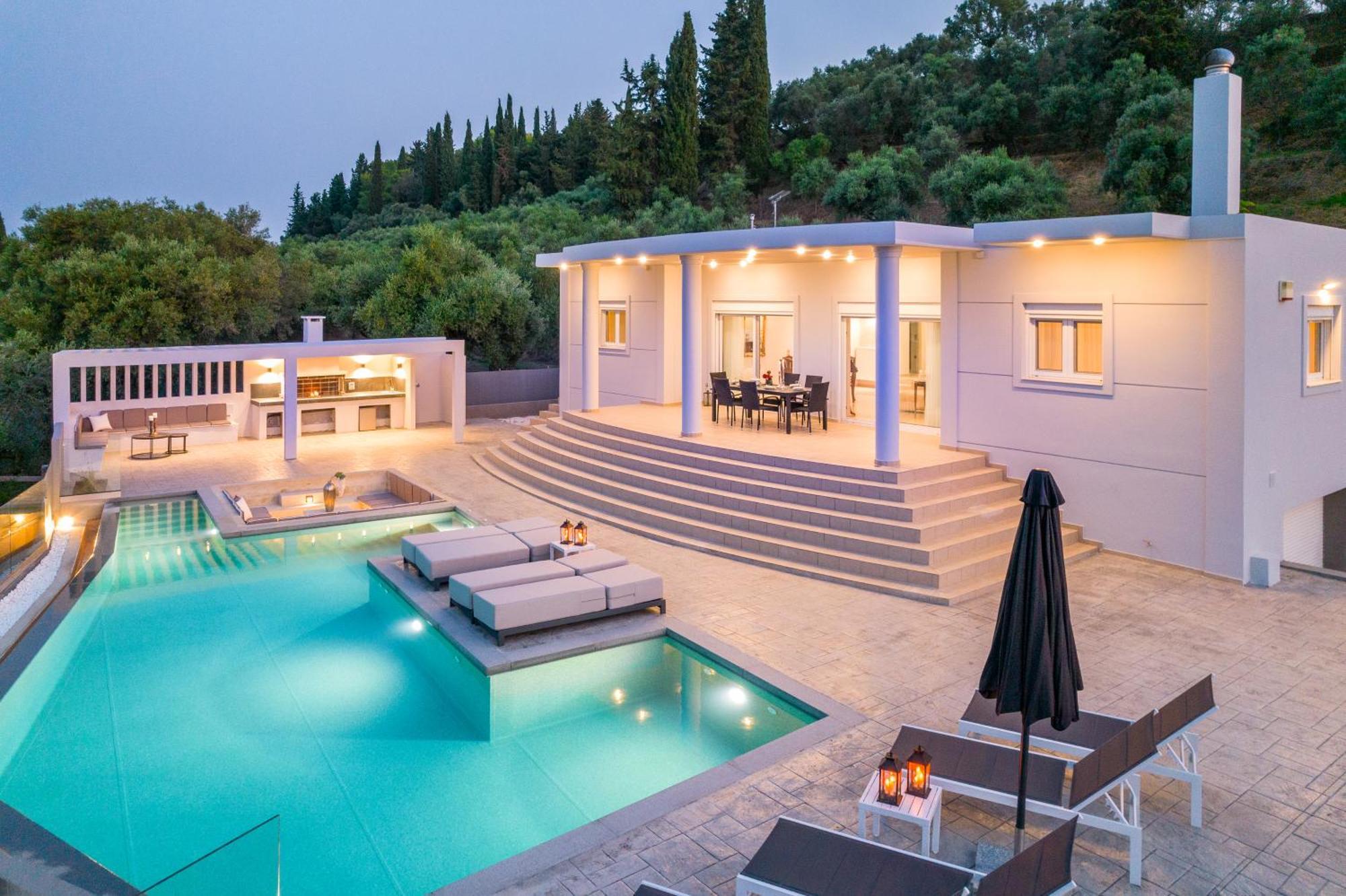 Villa Moonstone Mouzákion Екстериор снимка