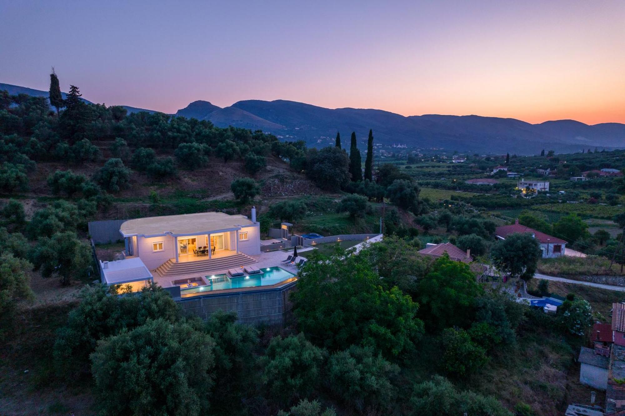 Villa Moonstone Mouzákion Екстериор снимка